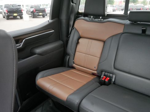 Certified 2025 Chevrolet Silverado 1500 High Country AWD/4WD image 12