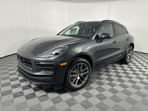 Certified 2025 Porsche Macan image 1