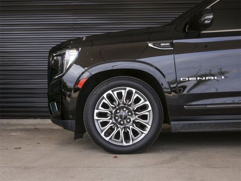 Used 2023 GMC Yukon Denali Ultimate image 12