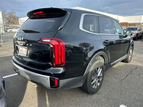 Used 2024 Kia Telluride LX image 3