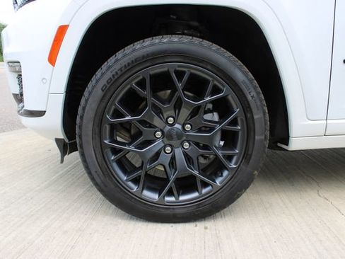 Used 2025 Jeep Grand Cherokee L Summit AWD/4WD image 34