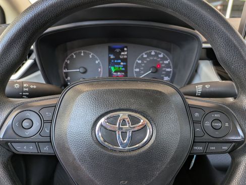 Used 2025 Toyota Corolla LE FWD image 22