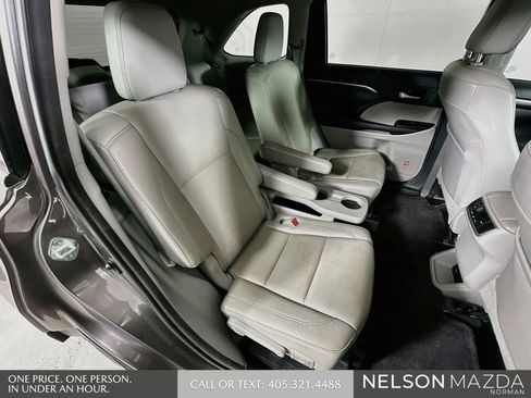 Used 2016 Toyota Highlander Limited FWD image 31