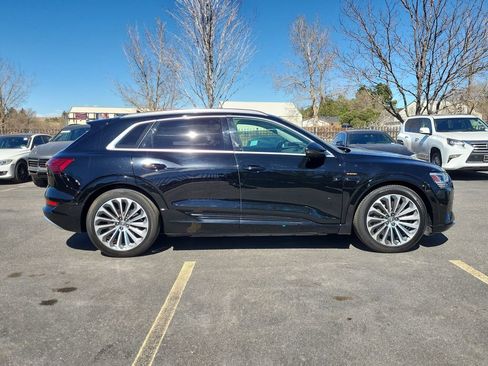 Used 2019 Audi e-tron Prestige w/ Prestige Package image 3