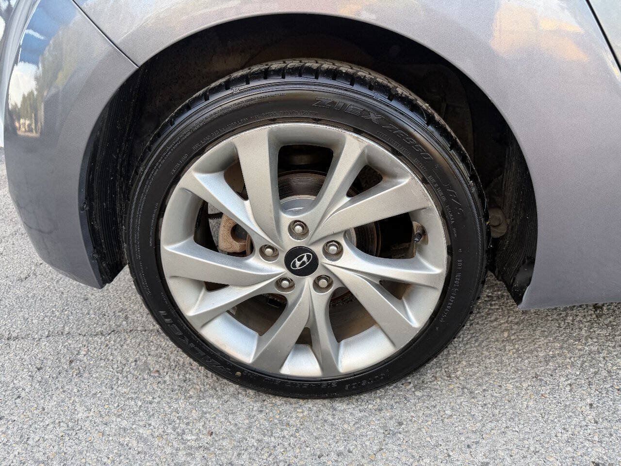 Used 2016 Hyundai Veloster FWD image 18