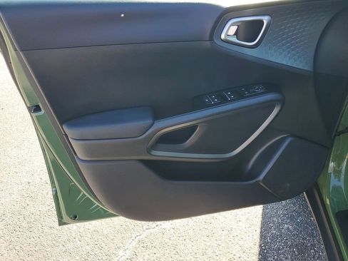 Used 2023 Kia Soul EX image 8