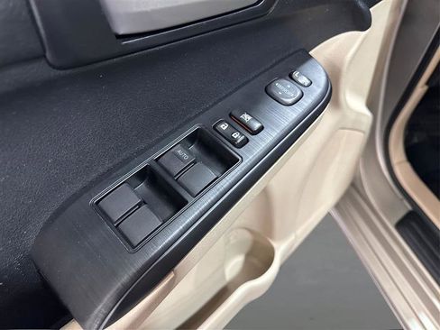 Used 2014 Toyota Camry LE image 25