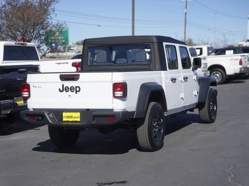 Used 2025 Jeep Gladiator Sport image 6
