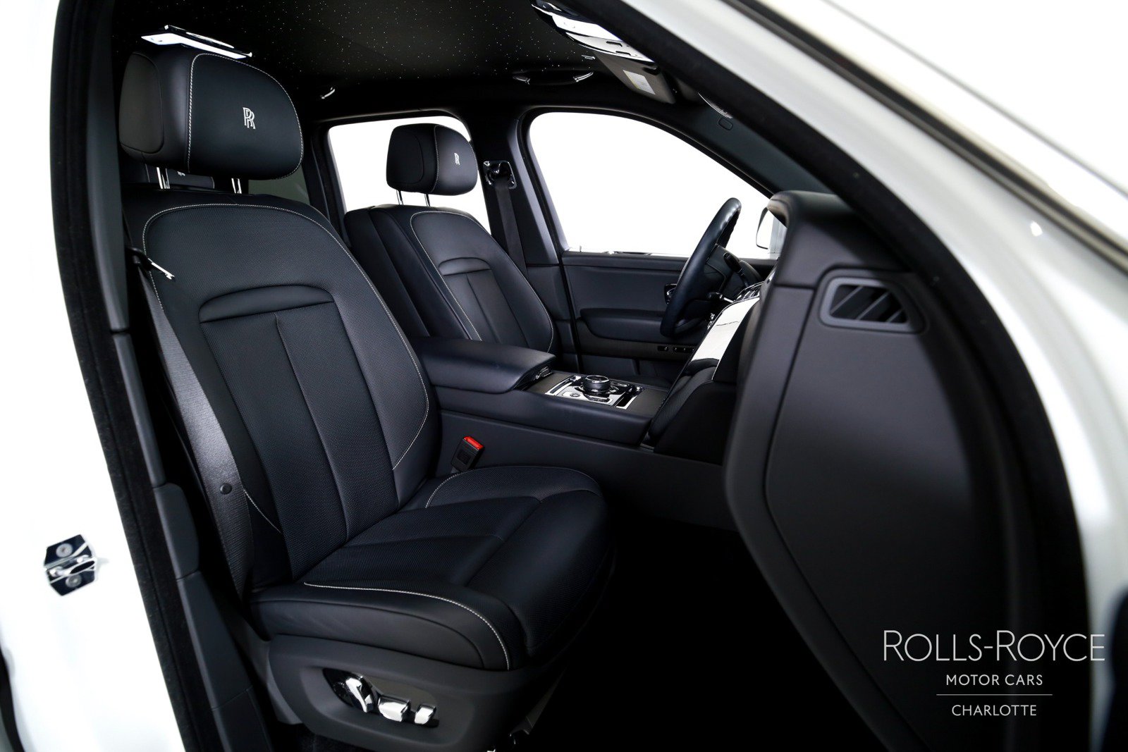 Used 2024 Rolls-Royce Cullinan AWD/4WD image 36