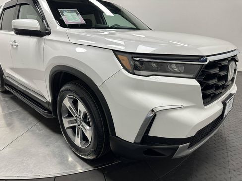 Certified 2024 Honda Pilot EX-L image 3