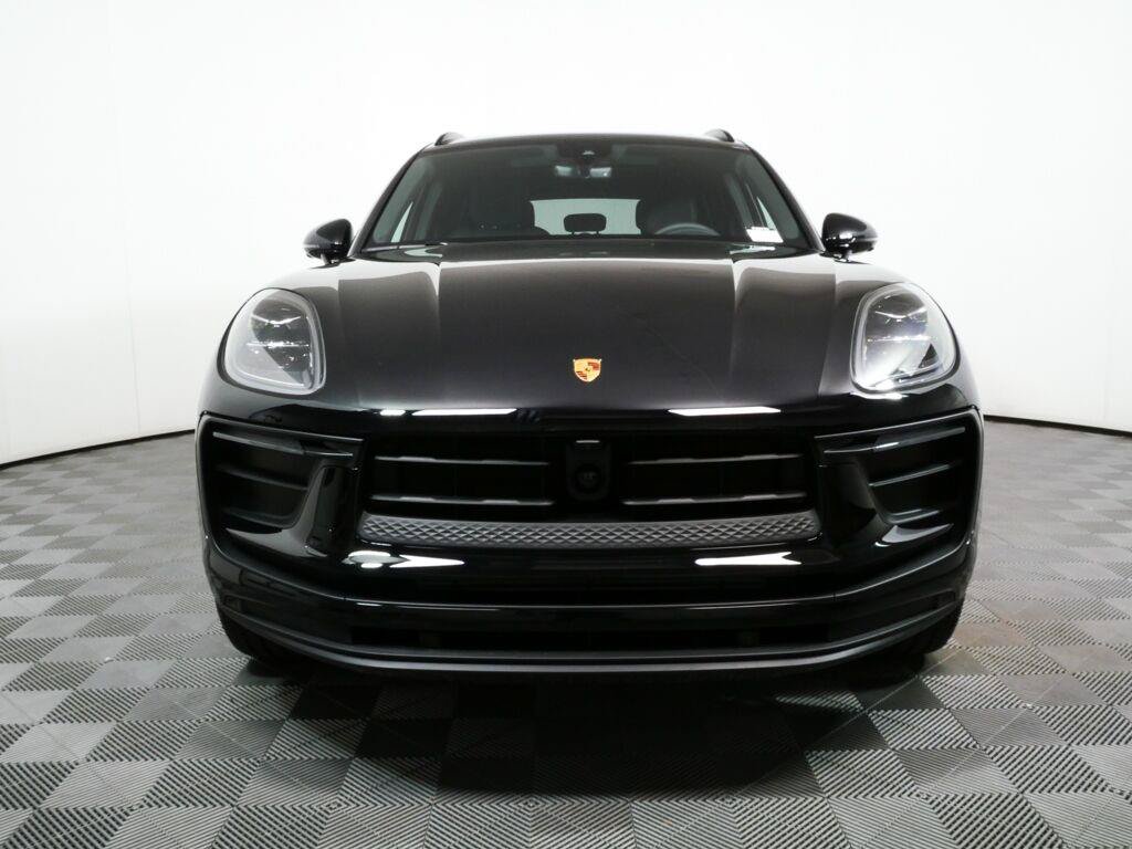 Certified 2026 Porsche Macan AWD/4WD image 34