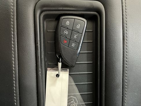 Used 2022 Chevrolet Tahoe Z71 w/ Luxury Package AWD/4WD image 33