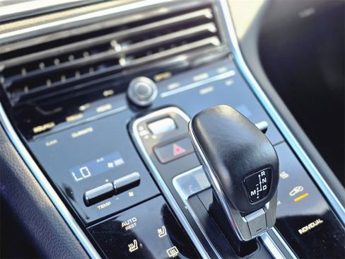 Used 2023 Porsche Panamera 4 Platinum Edition image 30