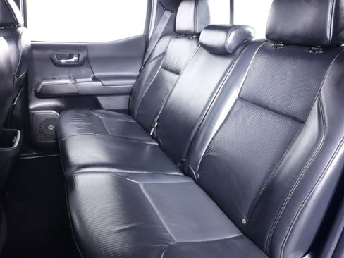 Used 2020 Toyota Tacoma TRD Off-Road w/ TRD Premium Off Road Package image 38