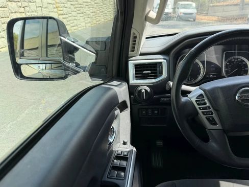 Used 2017 Nissan Titan SV RWD image 16