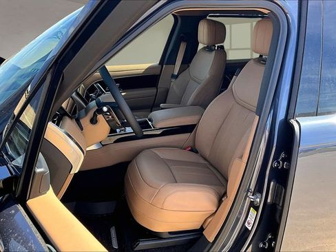 New 2026 Land Rover Range Rover Long Wheelbase SE image 9