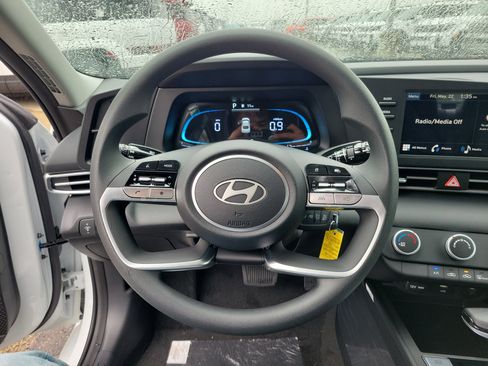 New 2026 Hyundai Elantra SE FWD image 22