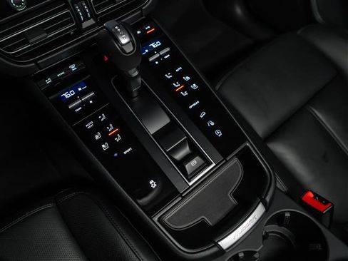 Certified 2026 Porsche Macan image 24