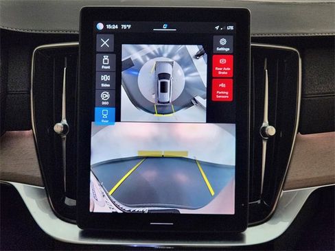 Used 2025 Volvo XC90 B5 Plus image 17