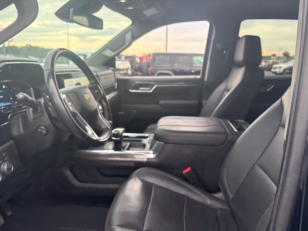 Used 2023 Chevrolet Silverado 1500 LTZ AWD/4WD image 19