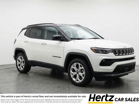 Used 2025 Jeep Compass Latitude AWD/4WD image 1