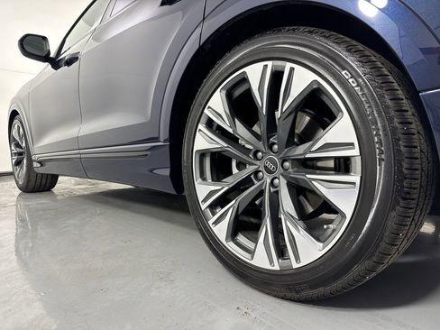Certified 2025 Audi Q8 Prestige AWD/4WD image 3