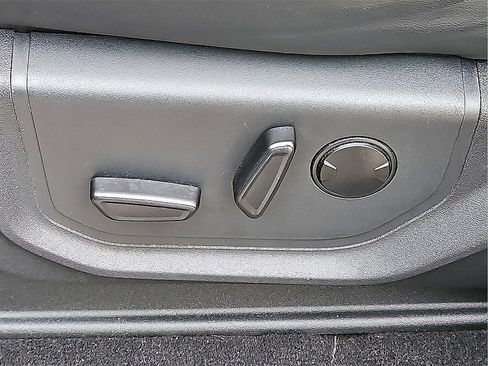 Used 2024 Ford Expedition Max XLT image 21