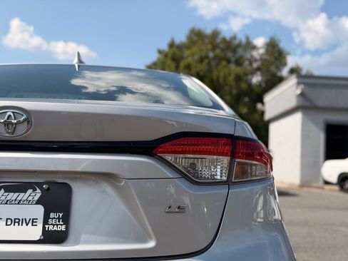 Used 2021 Toyota Corolla LE FWD image 10