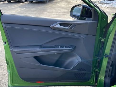 New 2026 Volkswagen Taos SE image 28