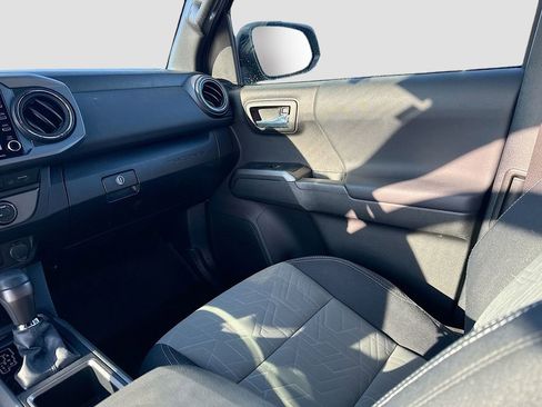 Used 2022 Toyota Tacoma TRD Sport image 22