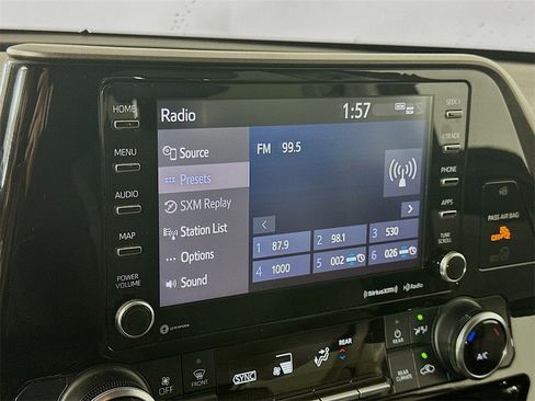 Used 2022 Toyota Highlander LE image 17