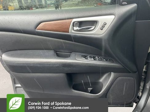 Used 2018 Nissan Pathfinder Platinum image 24