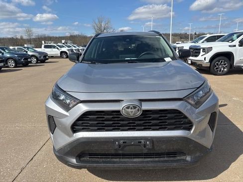 Used 2019 Toyota RAV4 LE image 8