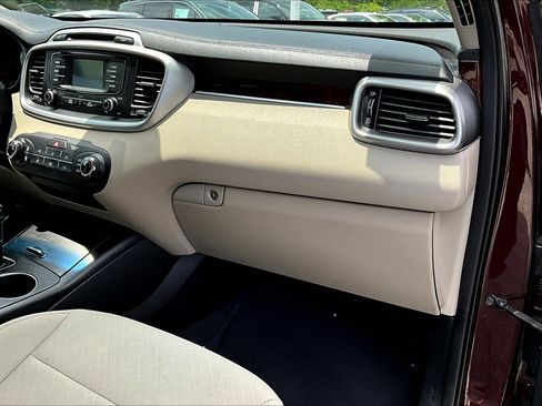 Used 2017 Kia Sorento LX image 15