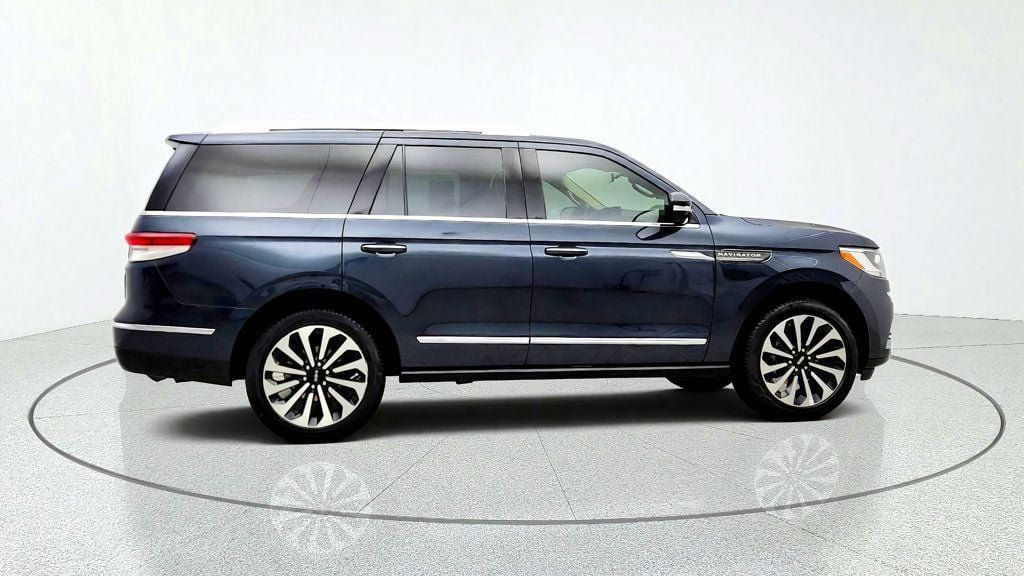 Used 2022 Lincoln Navigator Reserve RWD image 4