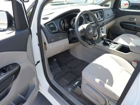 Used 2018 Kia Sedona L image 13
