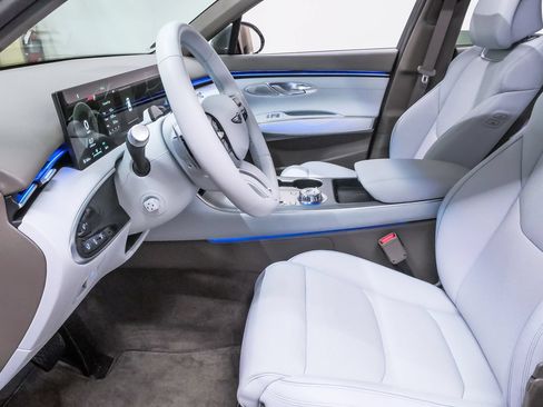 Certified 2026 Genesis GV70 2.5T Advanced AWD/4WD image 9