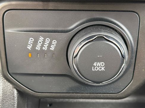 Used 2023 Jeep Renegade Latitude AWD/4WD image 35