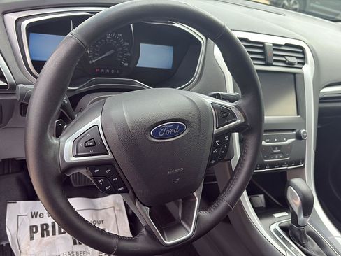 Used 2015 Ford Fusion SE FWD image 10