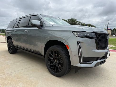 Used 2024 Cadillac Escalade ESV Sport Platinum w/ LPO, ONYX Package AWD/4WD image 7