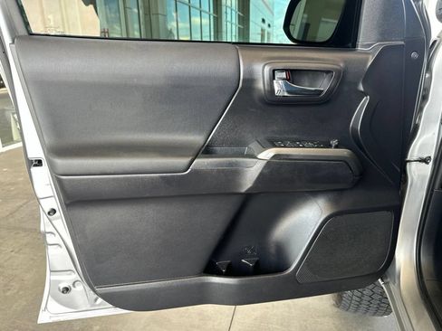 Used 2020 Toyota Tacoma TRD Sport AWD/4WD image 11