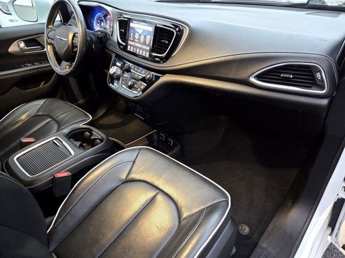 Used 2018 Chrysler Pacifica Limited w/ Advanced Safetytec Group image 21