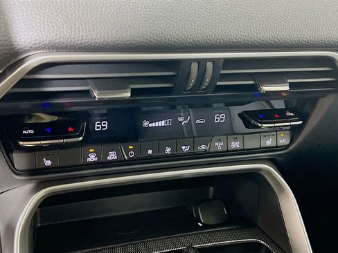 Used 2025 MAZDA CX-90 Plug-In Hybrid w/ Preferred AWD/4WD image 13