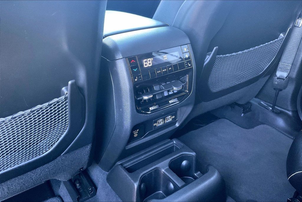 Used 2023 Jeep Grand Cherokee L Limited w/ Rear Seat Video Group I AWD/4WD image 11