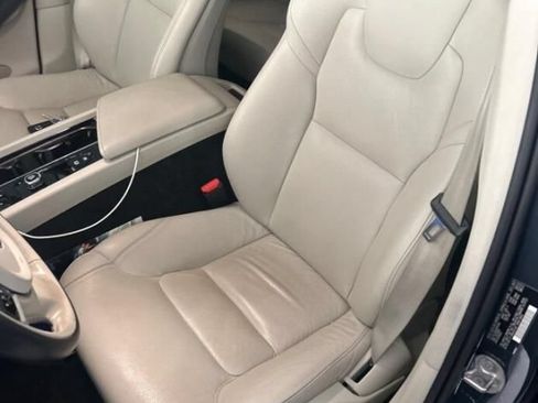 Used 2024 Volvo XC60 B5 Plus w/ Protection Package Premier AWD/4WD image 4