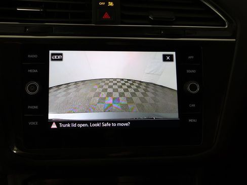 Used 2023 Volkswagen Tiguan SE w/ Panoramic Sunroof Package FWD image 43