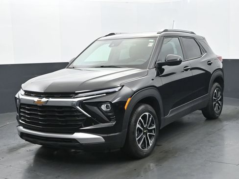 Used 2025 Chevrolet TrailBlazer LT w/ Driver Confidence Package image 1