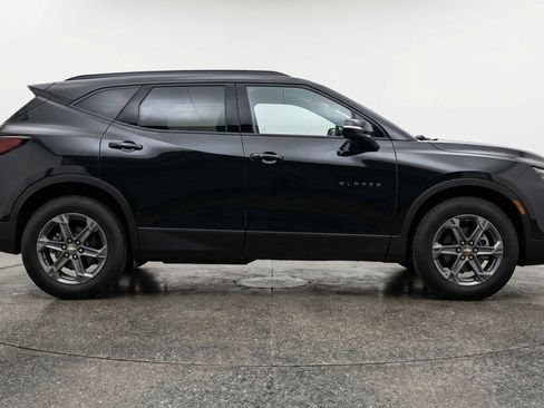 Used 2025 Chevrolet Blazer LT image 11