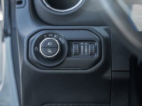 Used 2022 Jeep Gladiator Overland image 16