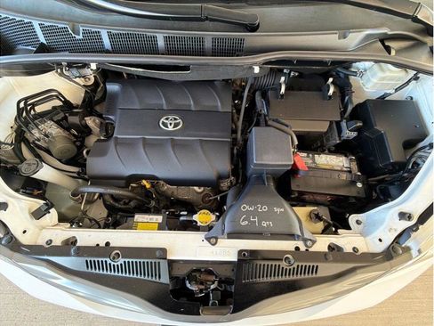 Used 2012 Toyota Sienna XLE w/ Entertainment Pkg image 33